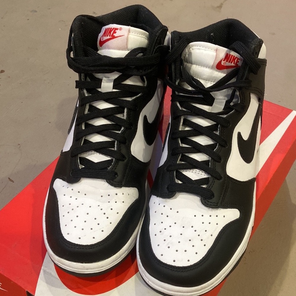 Black and White Nike dunks